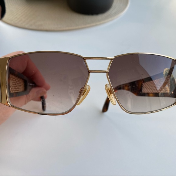 VALENTINO SUNGLASSES - Picture 2 of 6